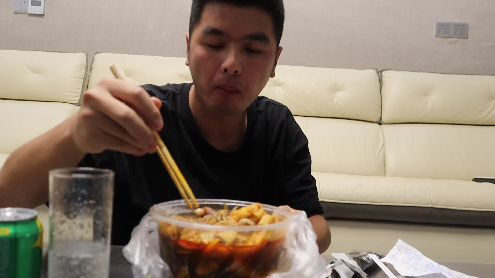 第一次吃麻辣烫太爽了,谈谈小餐饮年入百万的利润原因